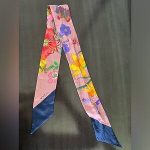 Gucci Flora Print Neck Bow